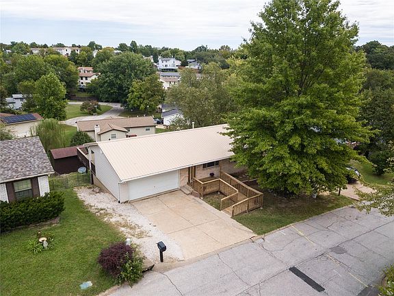 3rd image of 5009 Country Manor Dr