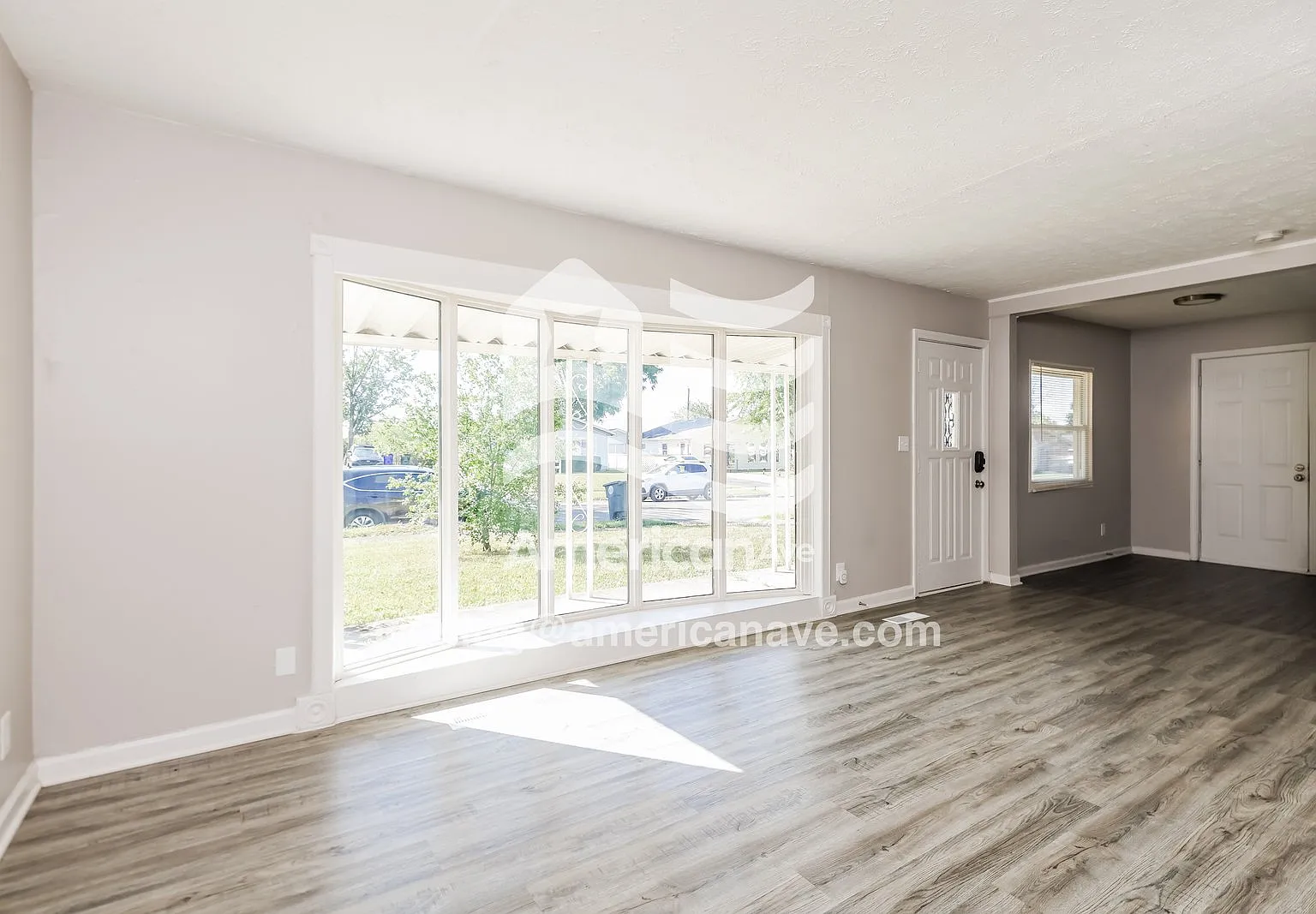 3 bed, 1.0 bath, 1040 sqft, $1,197 — Photo 3