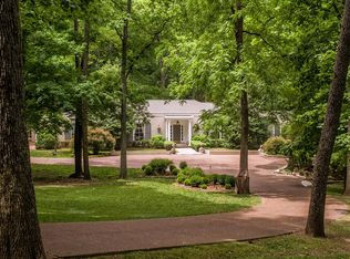 1131 Crater Hill Dr, Nashville, TN 37215