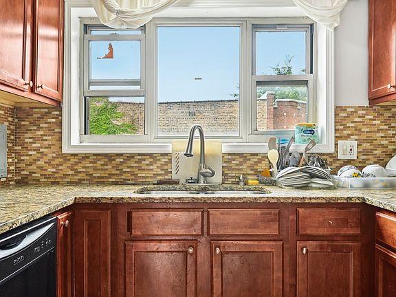 5th image of 2205 W Highland Ave #4N