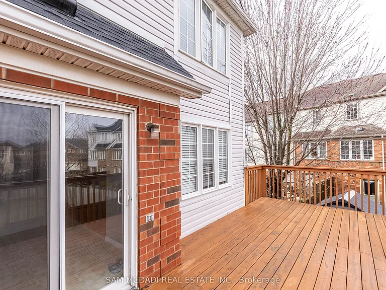 1260 Lamont Cres — Photo 24