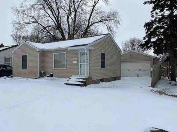 2162 4th St E, Saint Paul, MN 55119