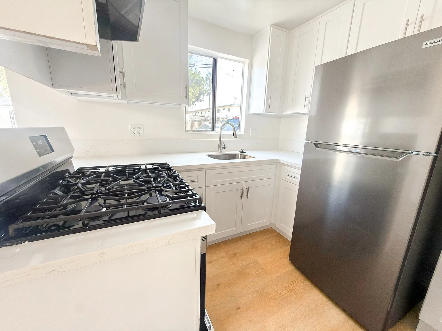 2 bed, 750 sqft, $2,295 — Photo 3