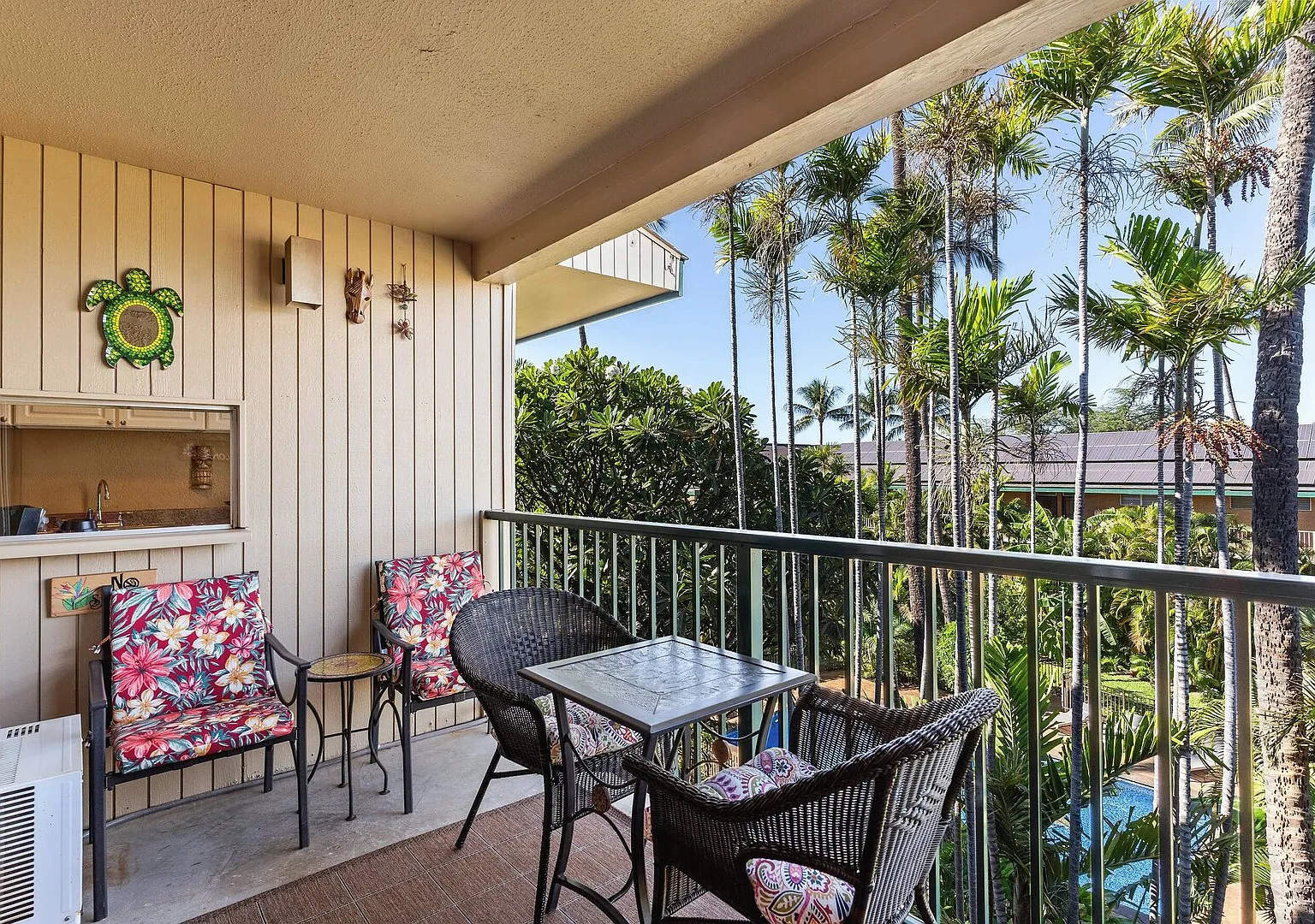 Third-Floor South Kihei Condo with King Bed, Lanai, Pool, AC and Beach — Photo 1