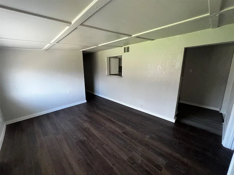 5401 Doolittle Blvd — Photo 9