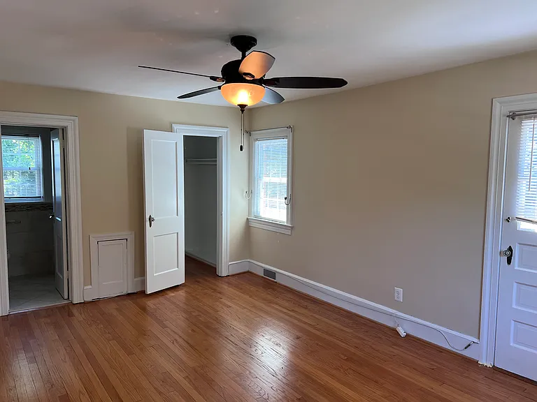 429 N Jackson St — Photo 8