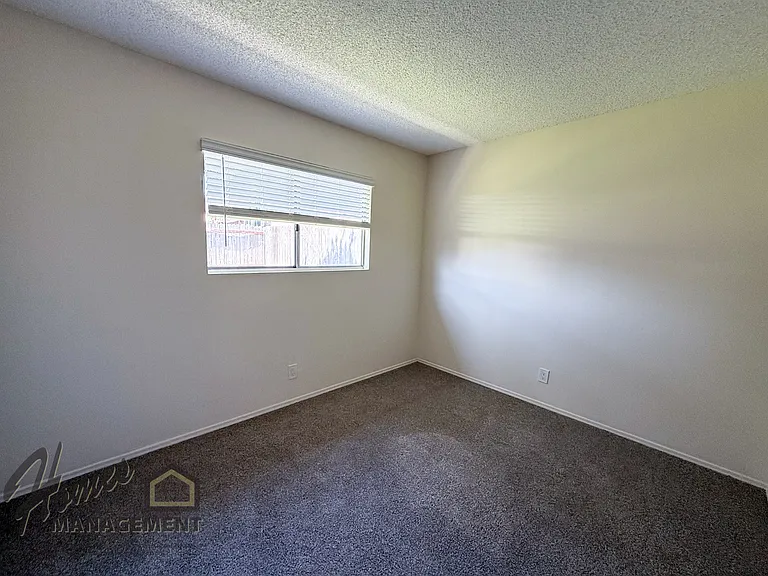3919 Las Cruces Ave — Photo 12