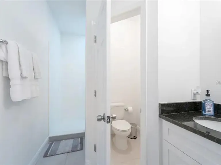 470 Lake Shore Pkwy — Photo 27