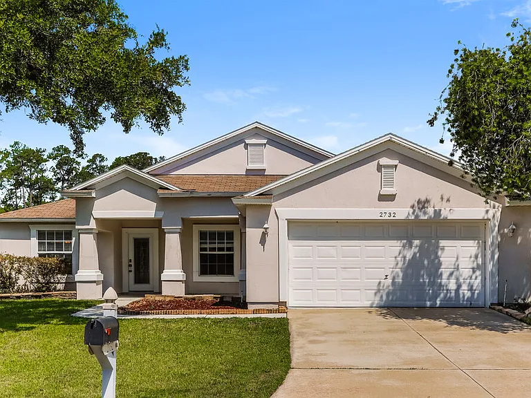2732 Woodsdale Dr — Photo 1