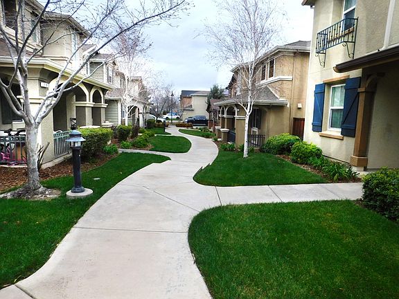 FRONT WALKWAY