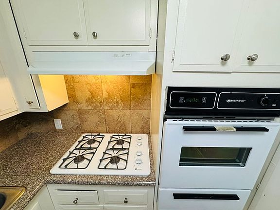 3rd image of 634 E Tujunga Ave #34C