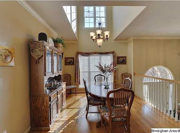 4th image of 220 Woodbury Dr