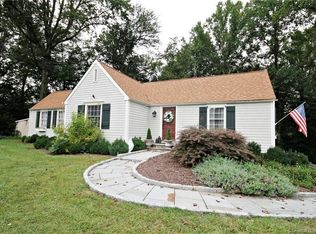 21 Tashua Ln, Trumbull, CT 06611