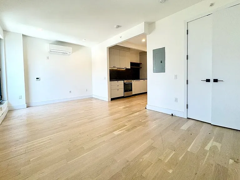 260 Gold St #1015 — Photo 1