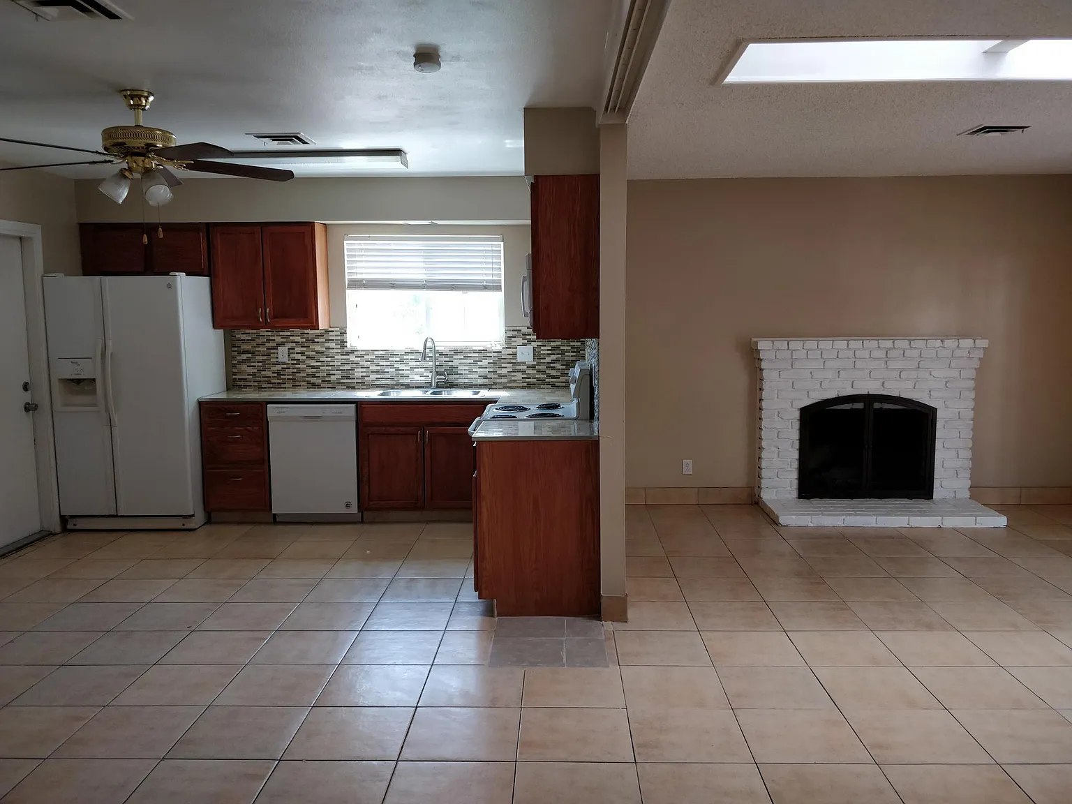 3 bed, 1221 sqft, $1,750 — Photo 3