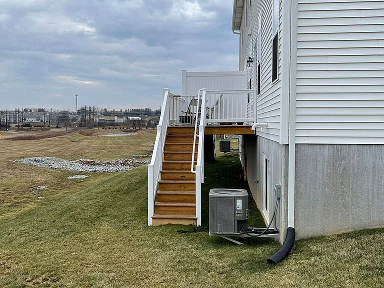 1564 Zestar Dr — Photo 33