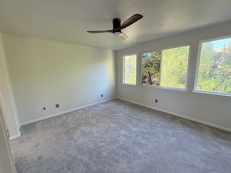 972 Cameron Dr — Photo 21