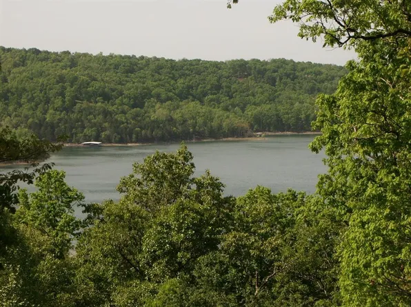 Clearwater Ln, Eureka Springs, AR 72631