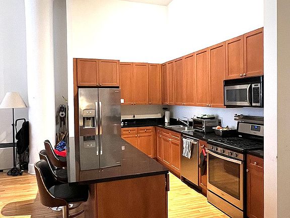 4th image of 252 7th Ave APT 3U