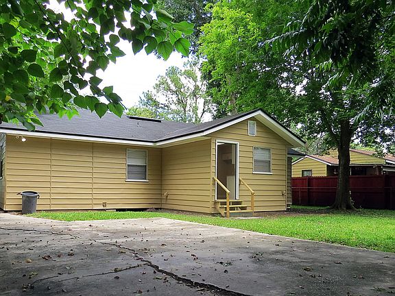 Large backyard with lots of parking space.