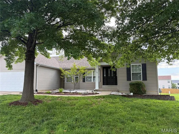22 Moonlight Ct, Wentzville, MO 63385