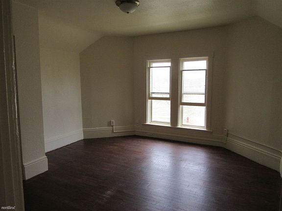 918SJacksonUpperLivingRoomView2
