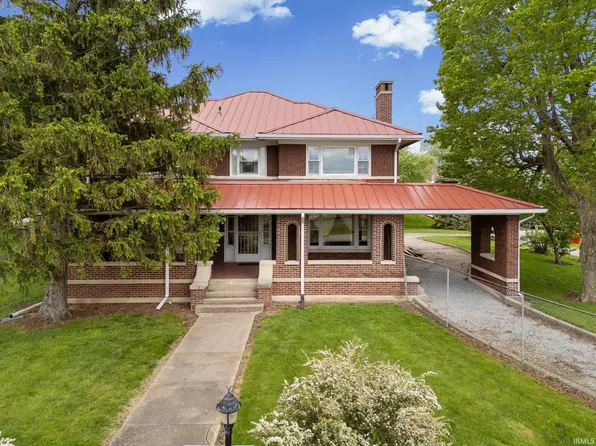 103 E Walnut St, Chalmers, IN 47929