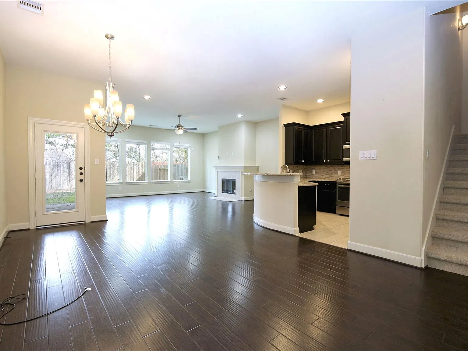 3 bed, 2.5 bath, 2133 sqft, $2,500 — Photo 4