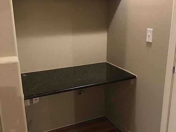 COMPUTER DESK STATION