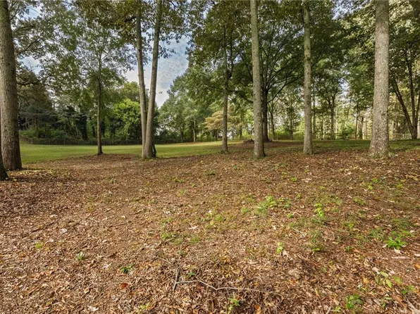 5590 Lakeview Dr, Austell, GA 30106