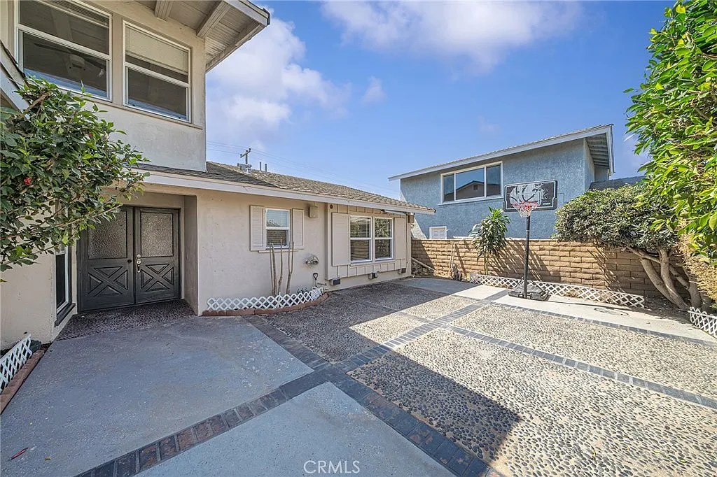 3 bed, 2000 sqft, $5,500 — Photo 3