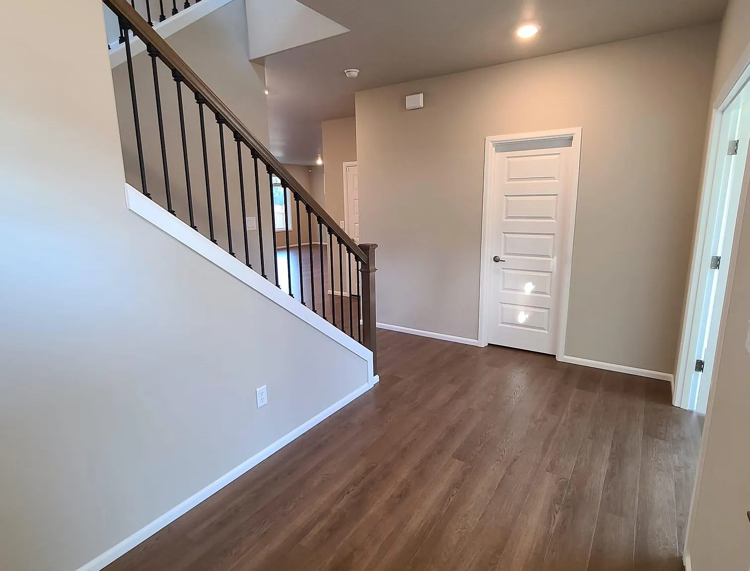 4 bed, 2704 sqft, $4,100 — Photo 2