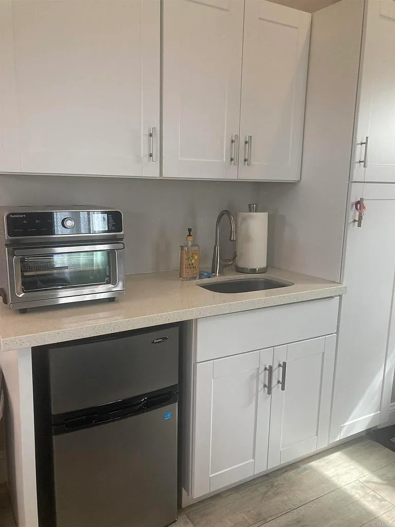1 bed, 418 sqft, $2,400 — Photo 3