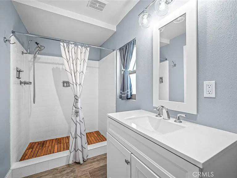 7432 Dumosa Ave #1/2 — Photo 16