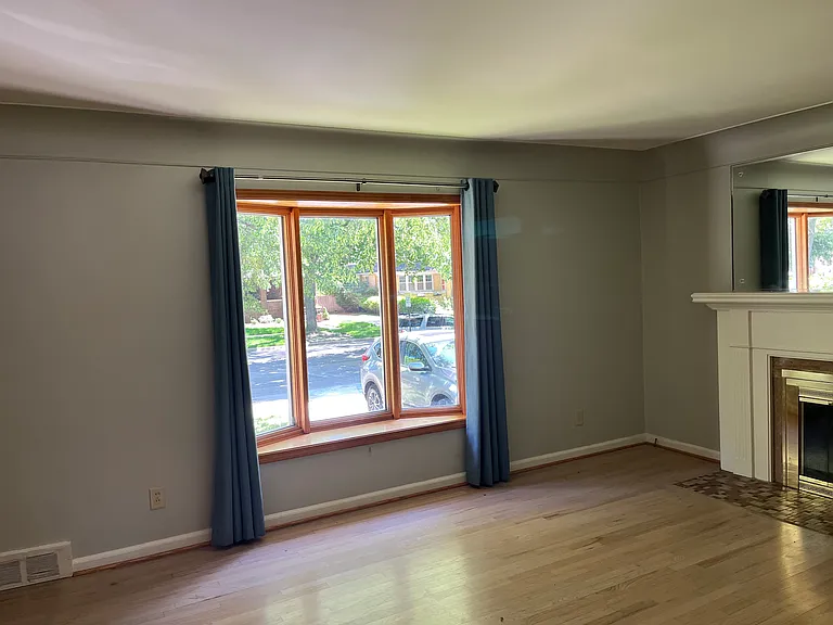879 Saint Clair St — Photo 3