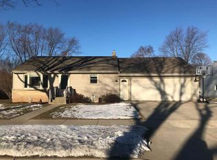 1524 S Oneida St, Green Bay, WI 54304