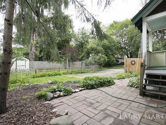 3rd image of 410 Garfield Ave NW