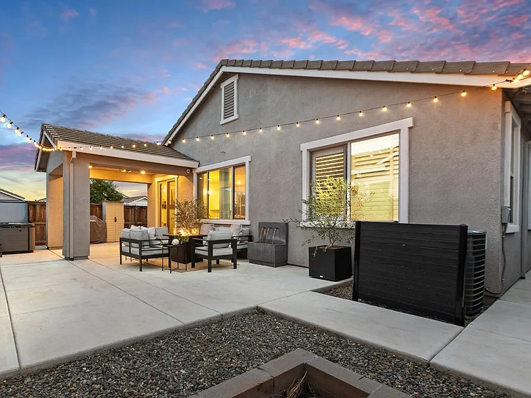 800 Daggerwing Ct — Photo 48