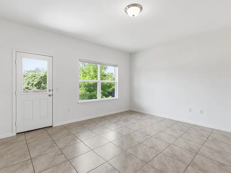 7121 Ranchito Dr — Photo 10