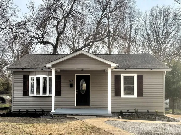 104 Maple St, Clover, SC 29710