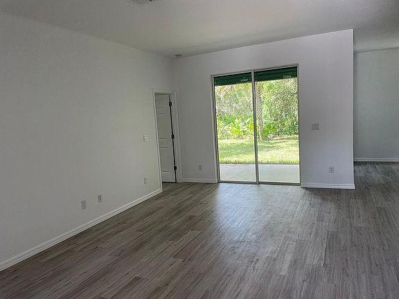 2nd image of 4872 Crabapple Ave