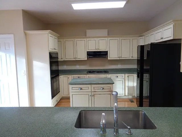 3 bed, 3.5 bath, 3088 sqft, $2,880 — Photo 2