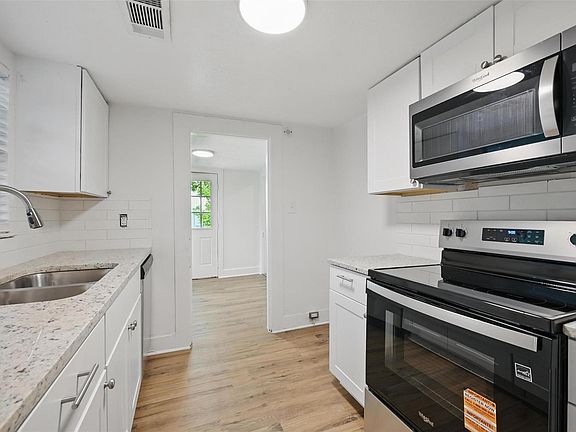 4th image of 906 E Houston St