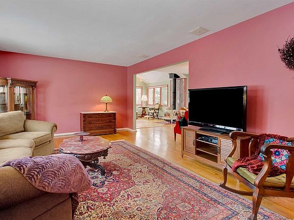 3rd image of 23 Whitehall Dr