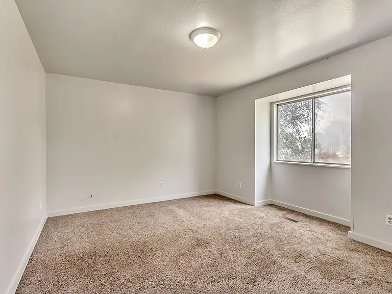 505 E Mansfield Ave — Photo 12