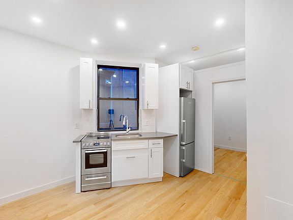 3rd image of 109 Eldridge St APT 16