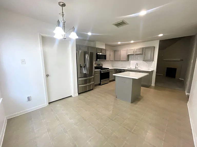 1410 Danby Heath Ln — Photo 5