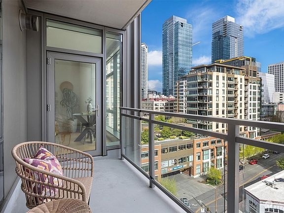 4th image of 820 Blanchard Street #906
