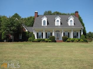 1304 Barrington Manor Dr, Loganville, GA 30052