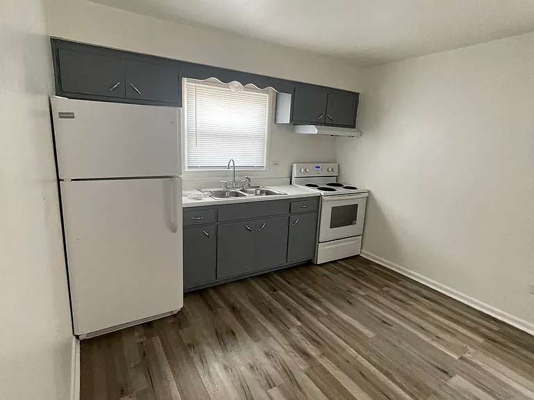 15006 Dorchester Ave #1W — Photo 11